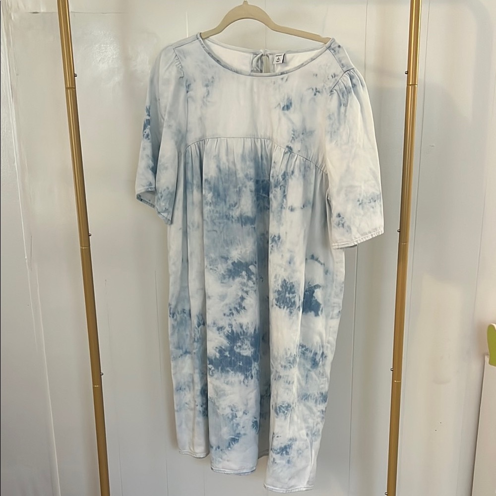Elegant Blue and White Tie-Dye Dress